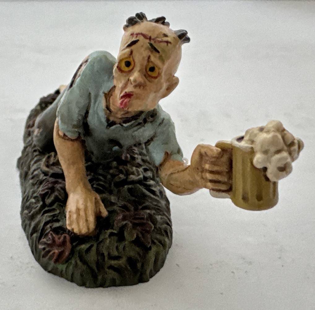 Dept 56 Zombie Pub Crawl Halloween Snow Village 4036601 2014 Original Box