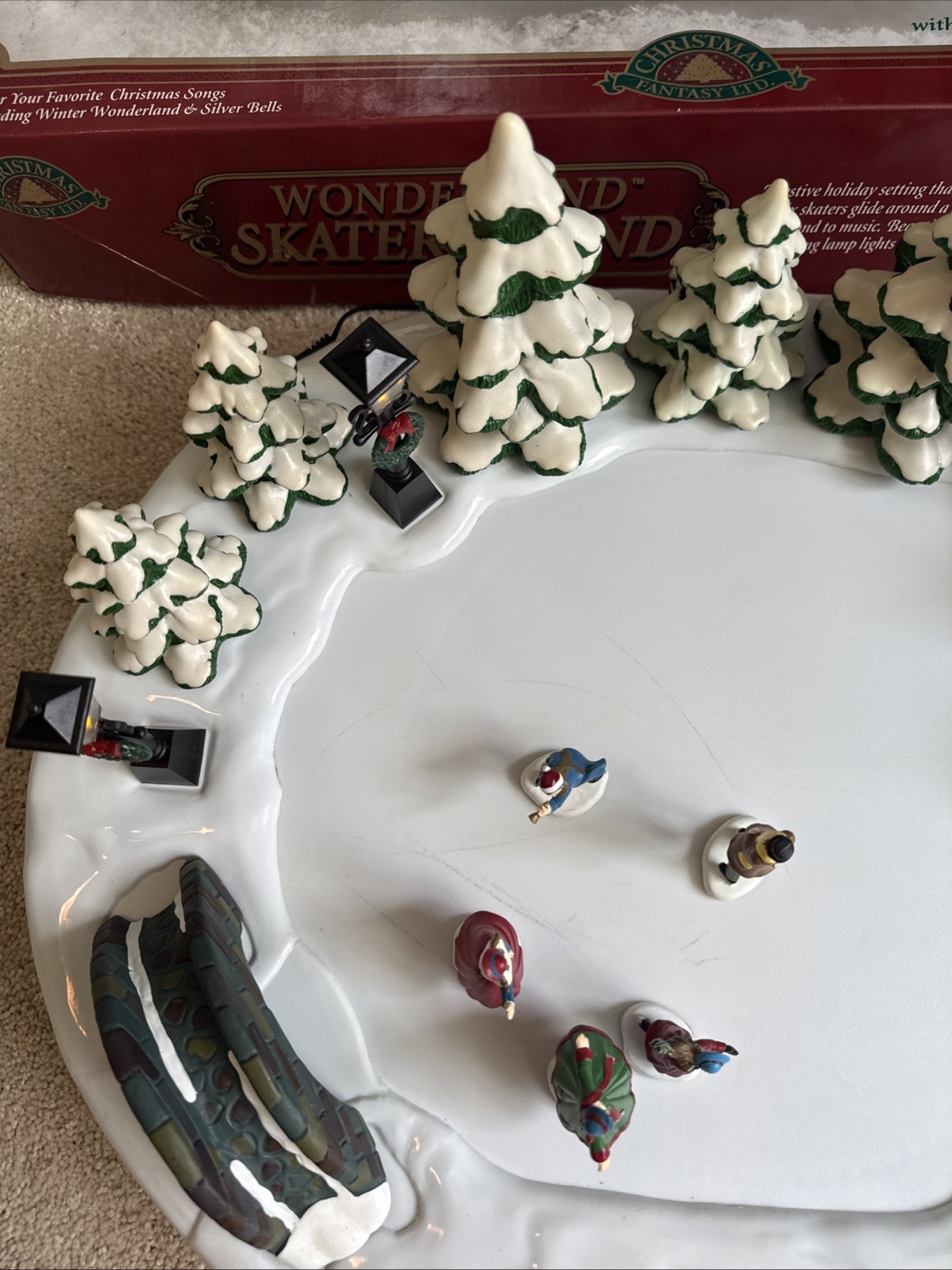 Christmas Fantasy Wonderland Skaters Pond Musical Christmas Complete Working