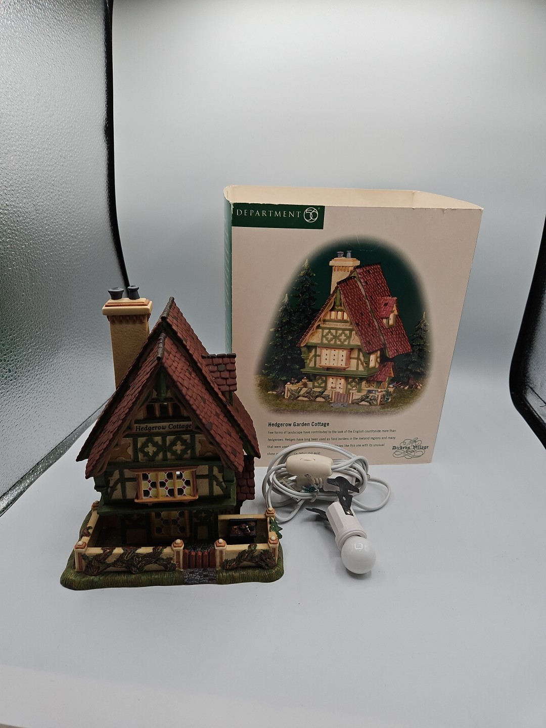 Department 56 Dickens Village Series: Hedgerow Garden Cottage 56.58476