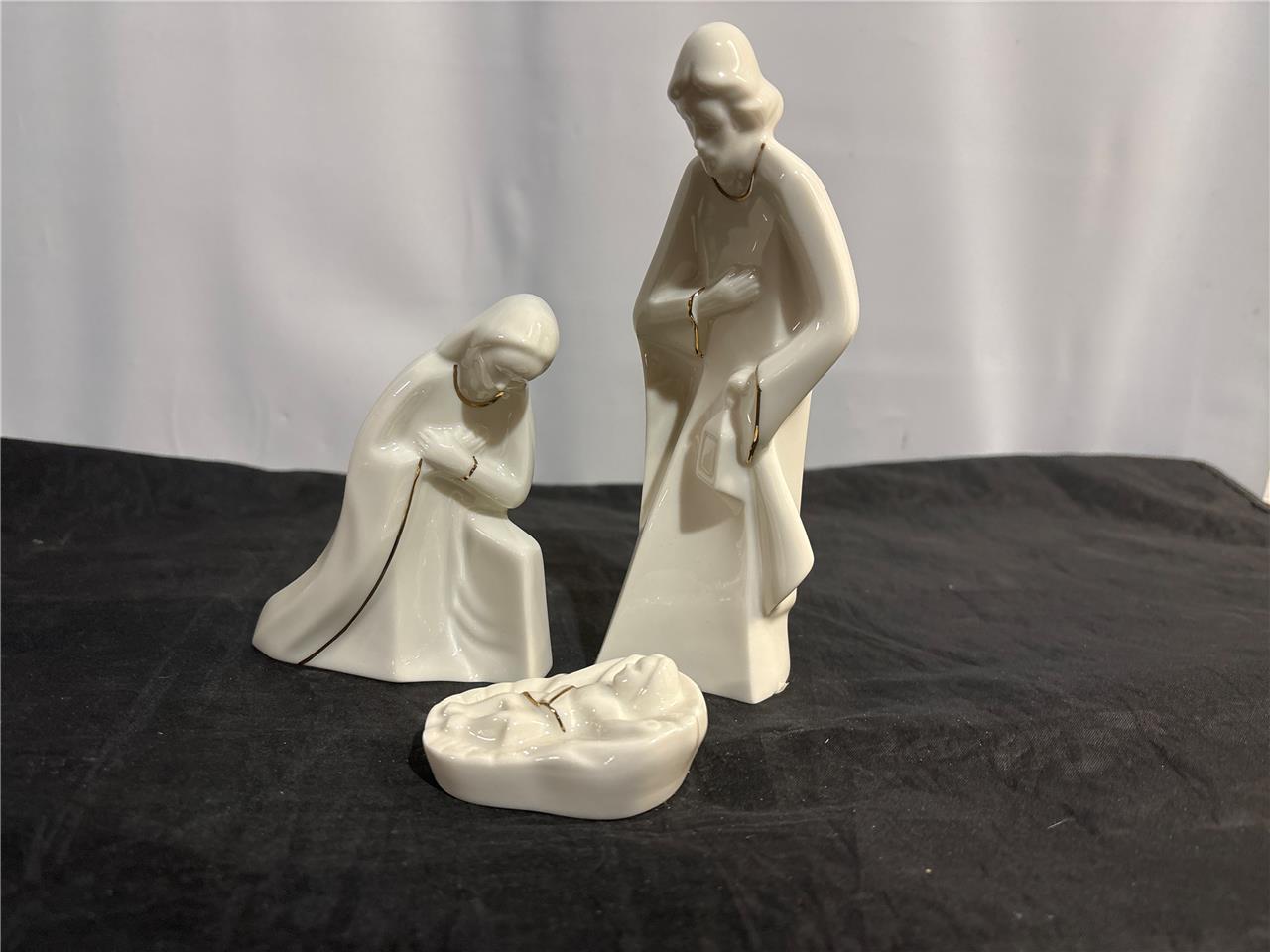 Mikasa 3 Piece Holy Night Nativity Set New w/ Tags KT421/995