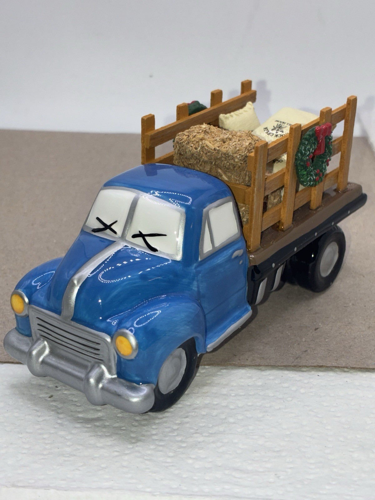 Department 56 Snow Village Farmer’s Flatbed Miniature Truck 54955