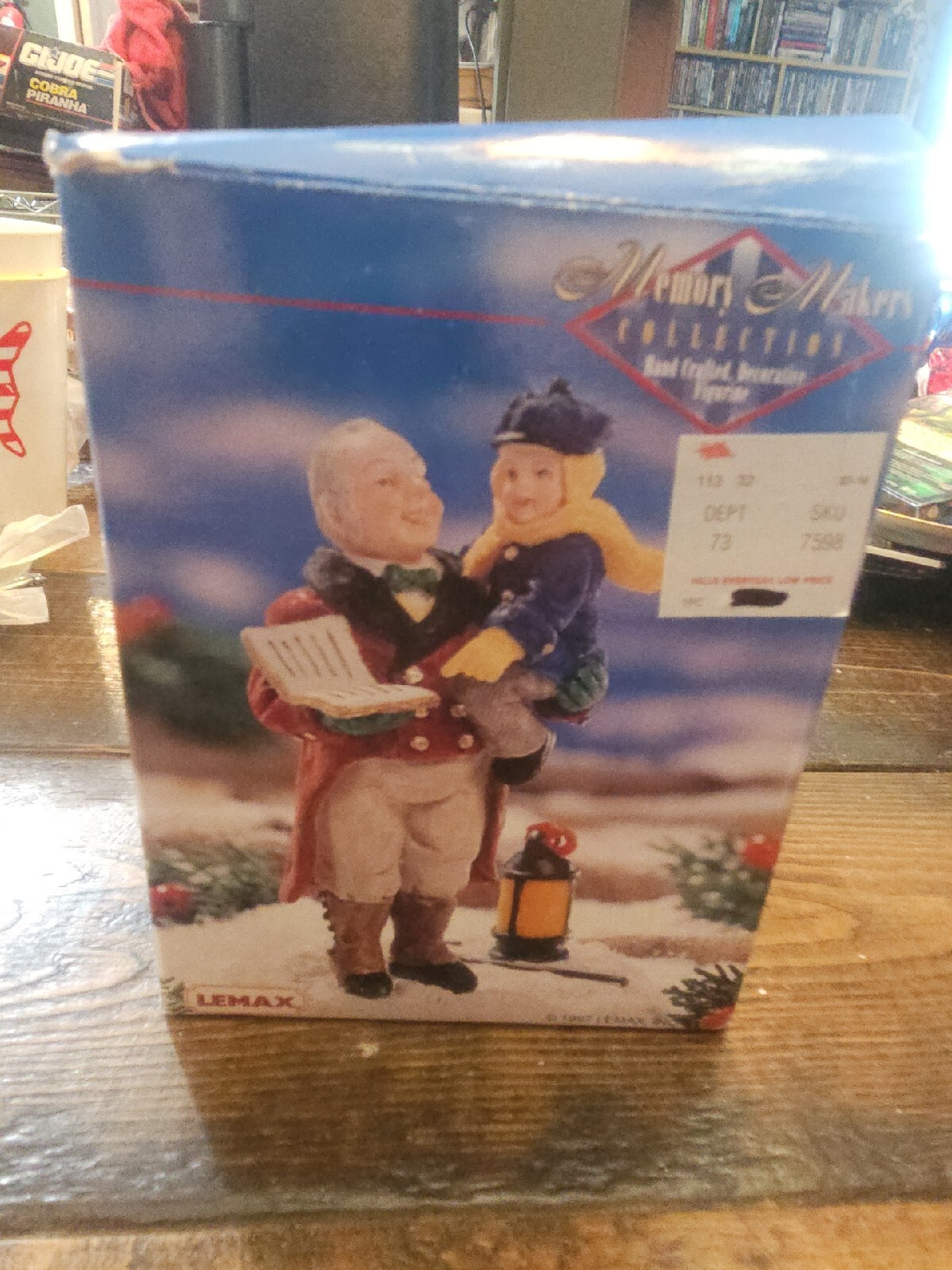 Lemax Memories Maker Figurine Carolling With Grandaddy Christmas Village 77035