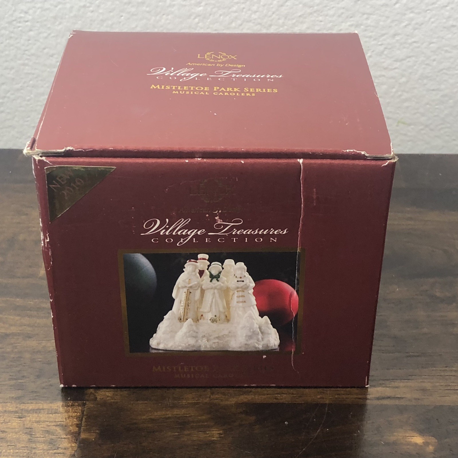 Lenox Mistletoe Park Musical Carolers #816988- Boxed – 2010 Village Treasures