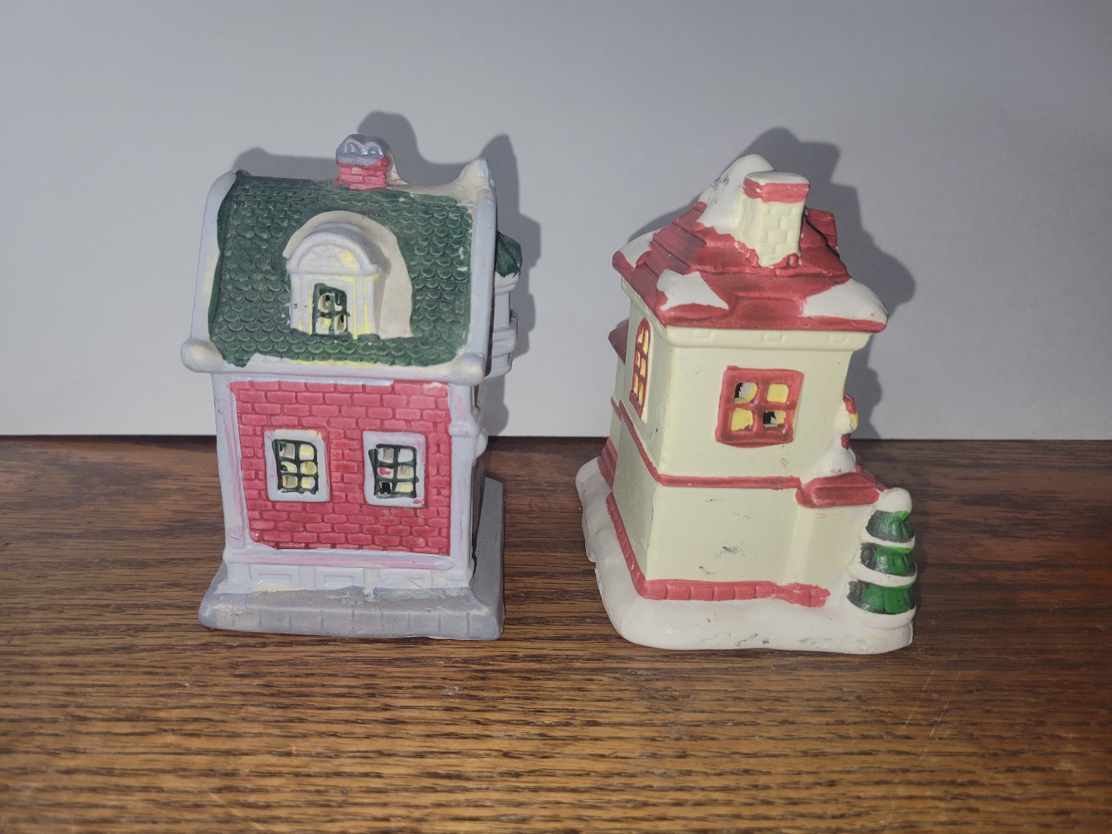 Walmart (2003) Toy Shop & House Building Winter Village approx. 4x4x2.5