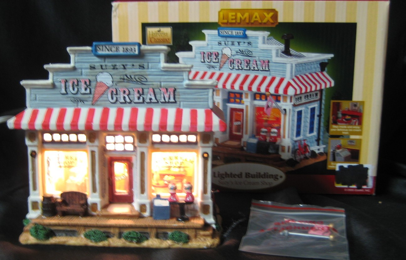VINTAGE 05′ RETIRED LEMAX LIGHTED SUZY’S ICE CREAM SHOP HOLIDAY VILLAGE