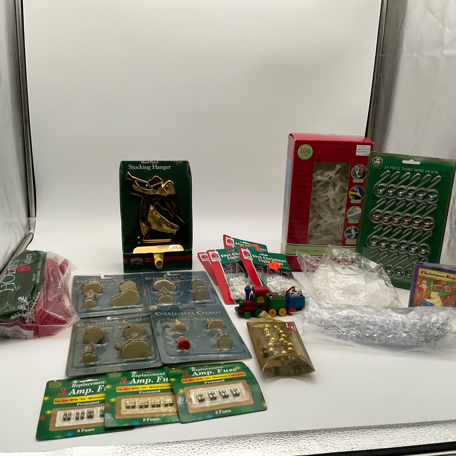 Large Mixed Christmas décor & Holiday Accessories, New & Used List in descriptio