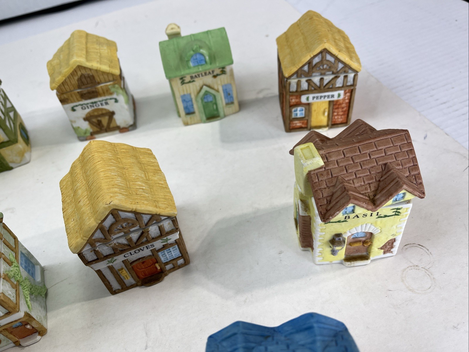 Seasoning Cottages Lot of 11 – 1994 Vintage Z39