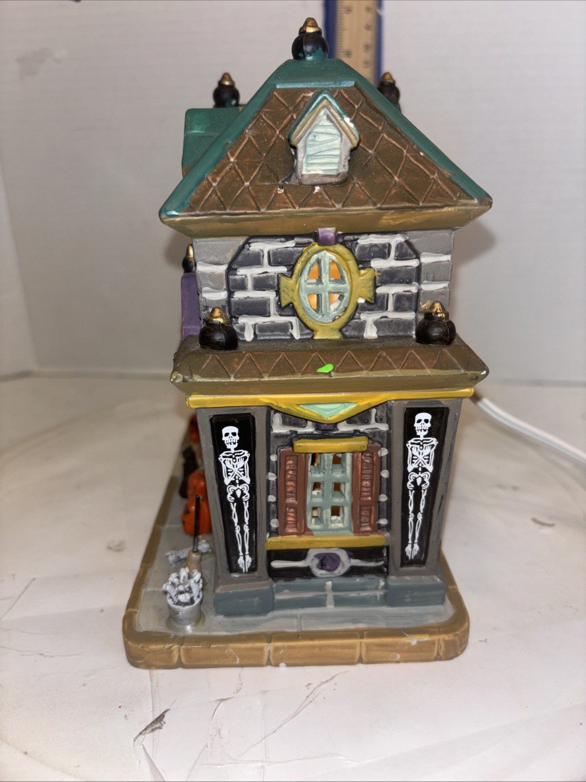 2020 Lemax Spooky Town “Black Cat Halloween Decor” Building #05610