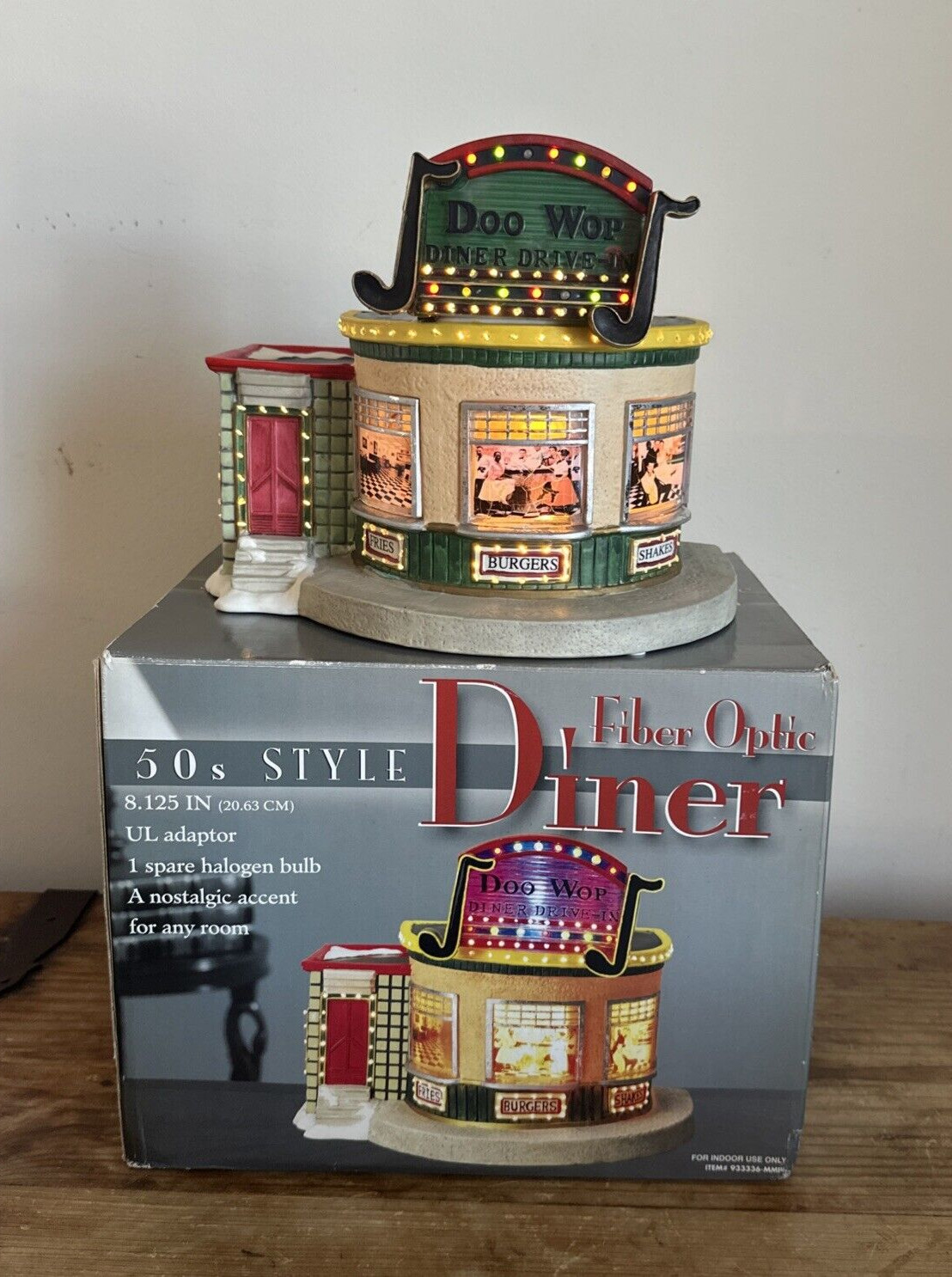 1950’s Style Fiber Optic Doo Wop Diner Drive-In #93336-MMIII w/ Box