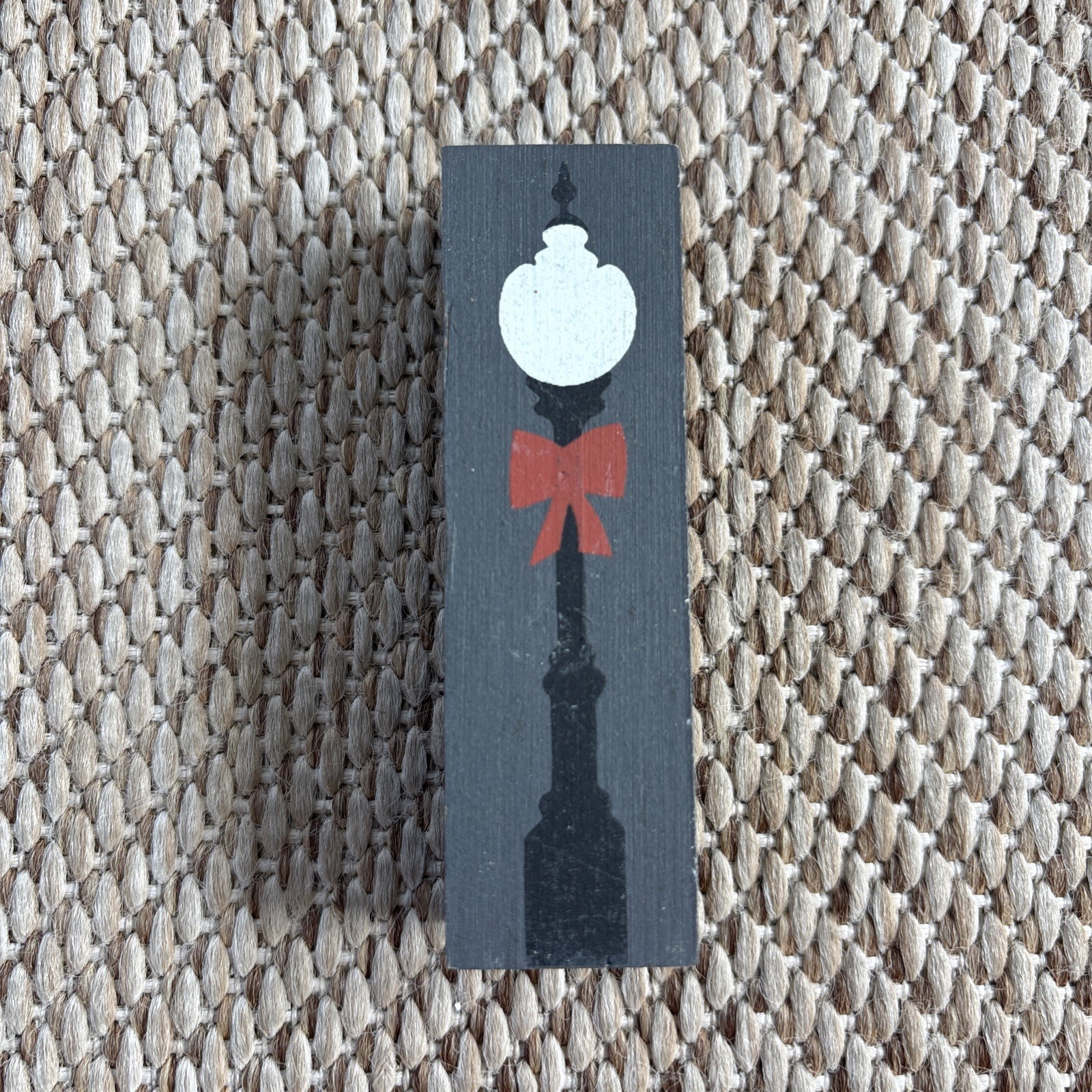 Cat’s Meow Village Reversible Black Lamp Post Lamppost Red Bow Christmas