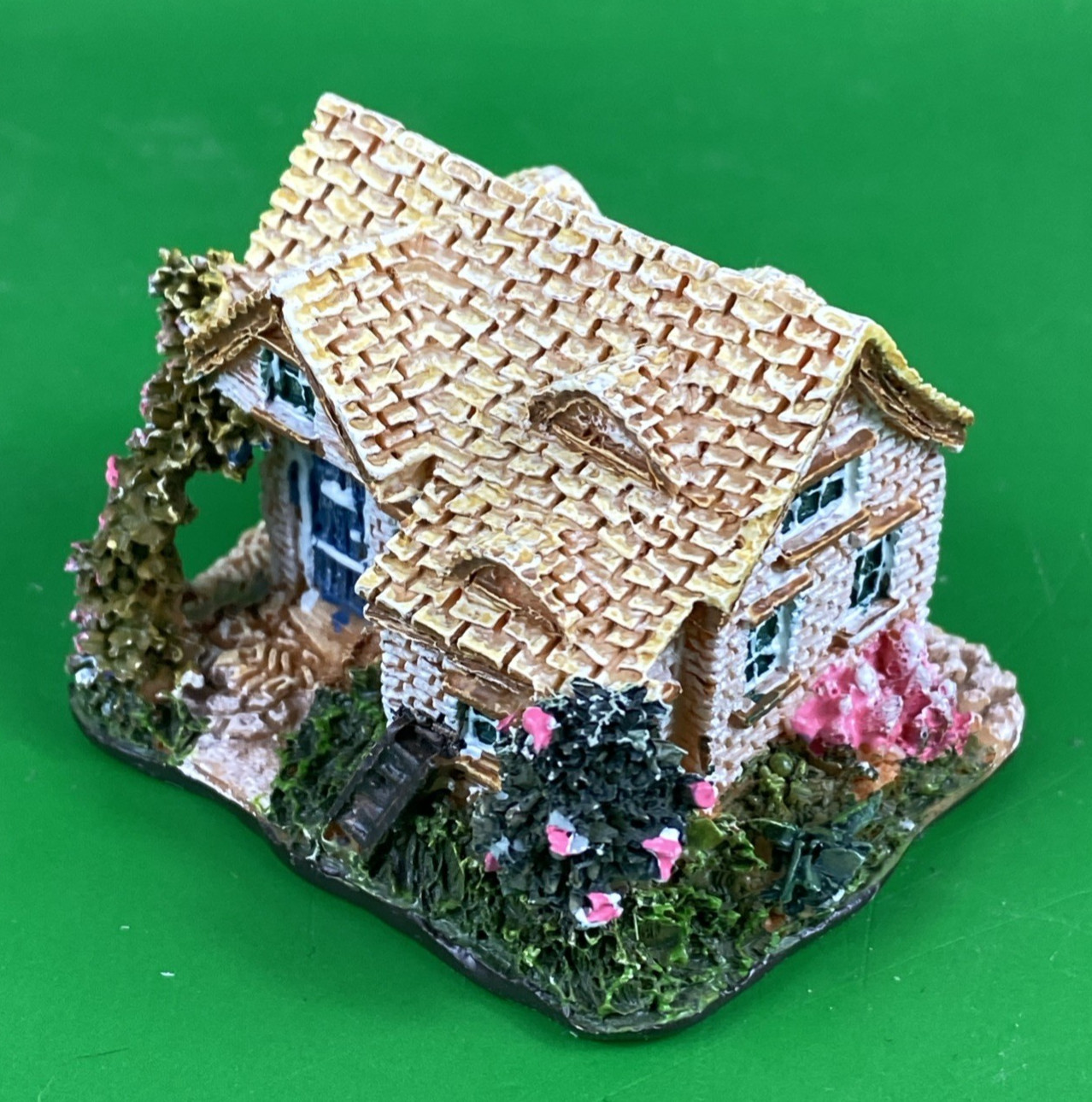 Set of 6 Unique Country Christmas Cottages 2″ Historic Homes