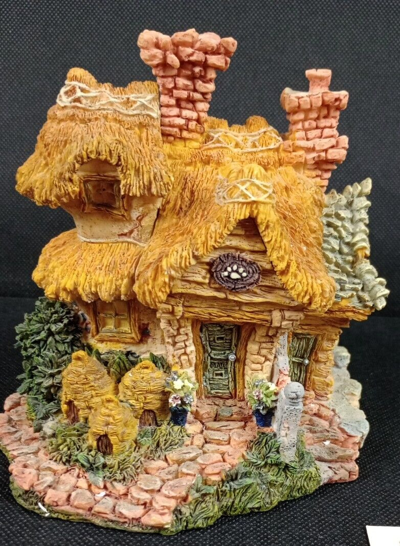 Boyds Bears Resin 5.0 Inch Bailey’s Cozy Cottage Bearly Built Villages Figurine
