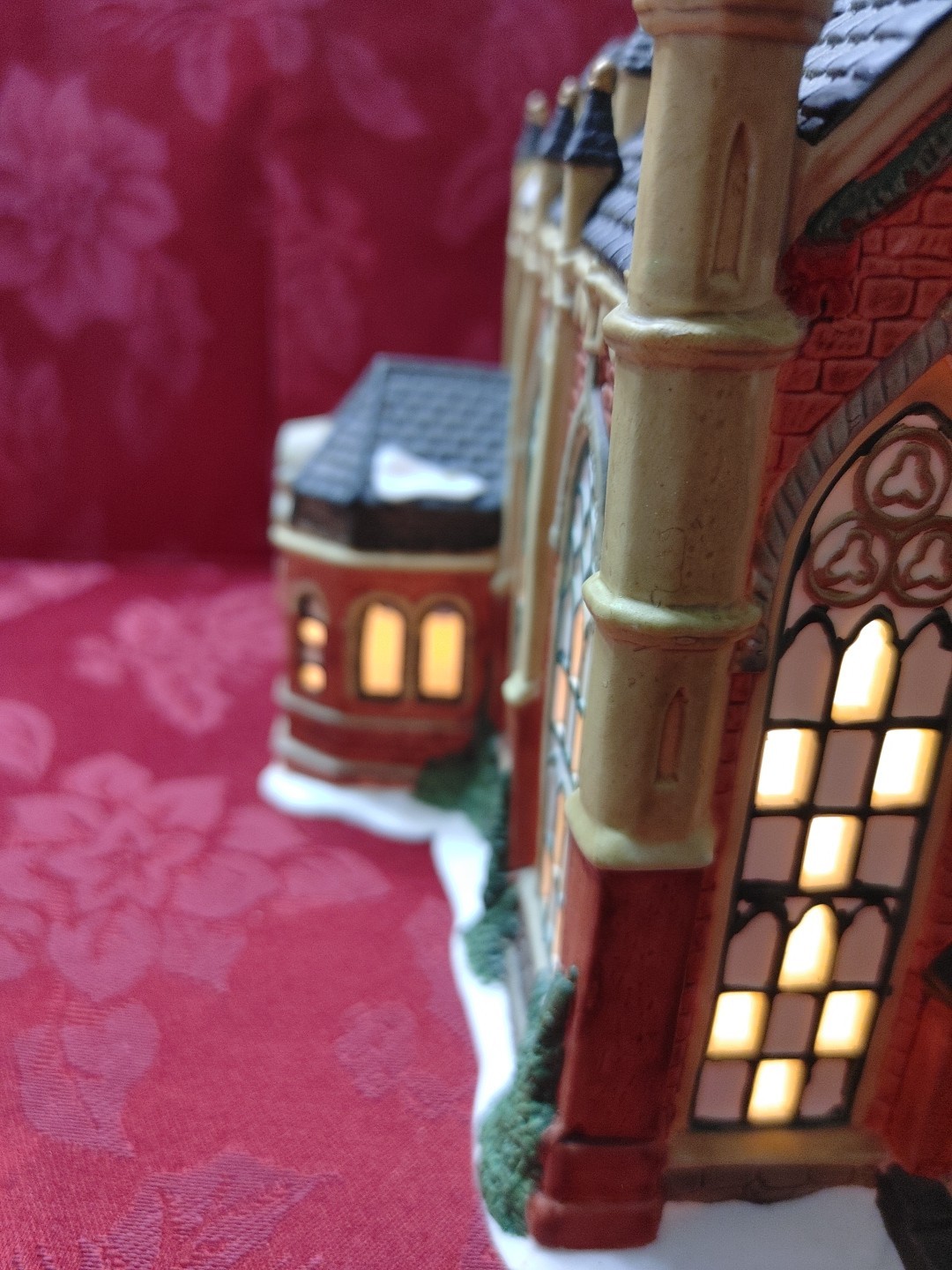 Heartland Valley Village 2000 Cathedral Church Limited Edition O’well W/light