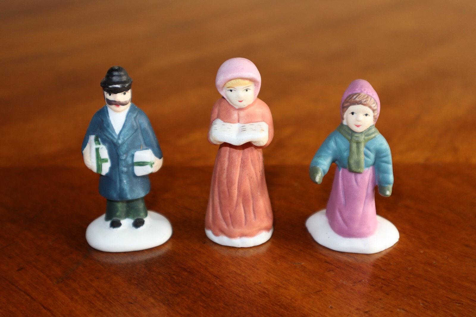 Christmas Village Figurine Woman Caroling Man Gifts Child Girl Family 2.75″