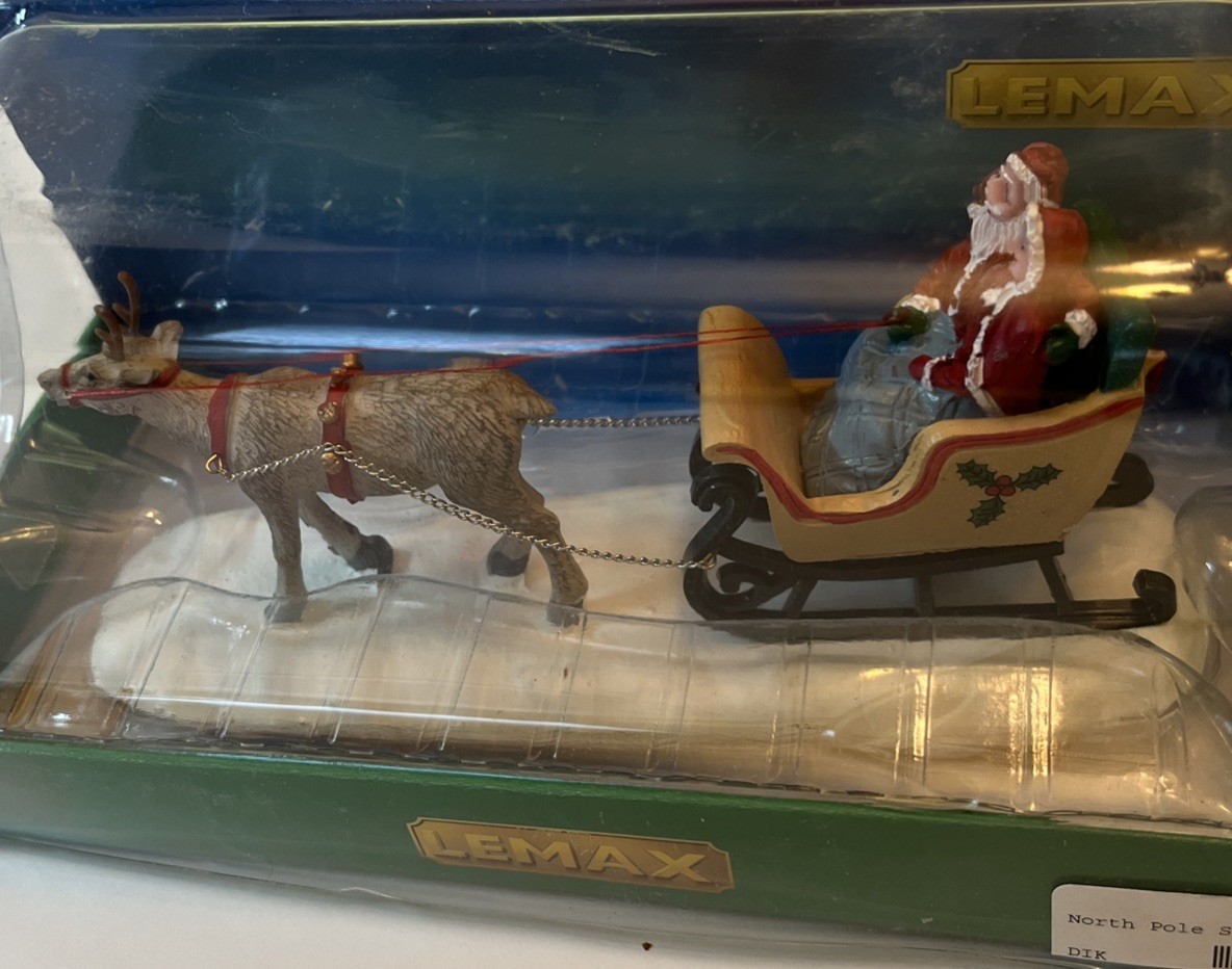 LEMAX North Pole Sleigh Ride, Mr & Mrs Claus