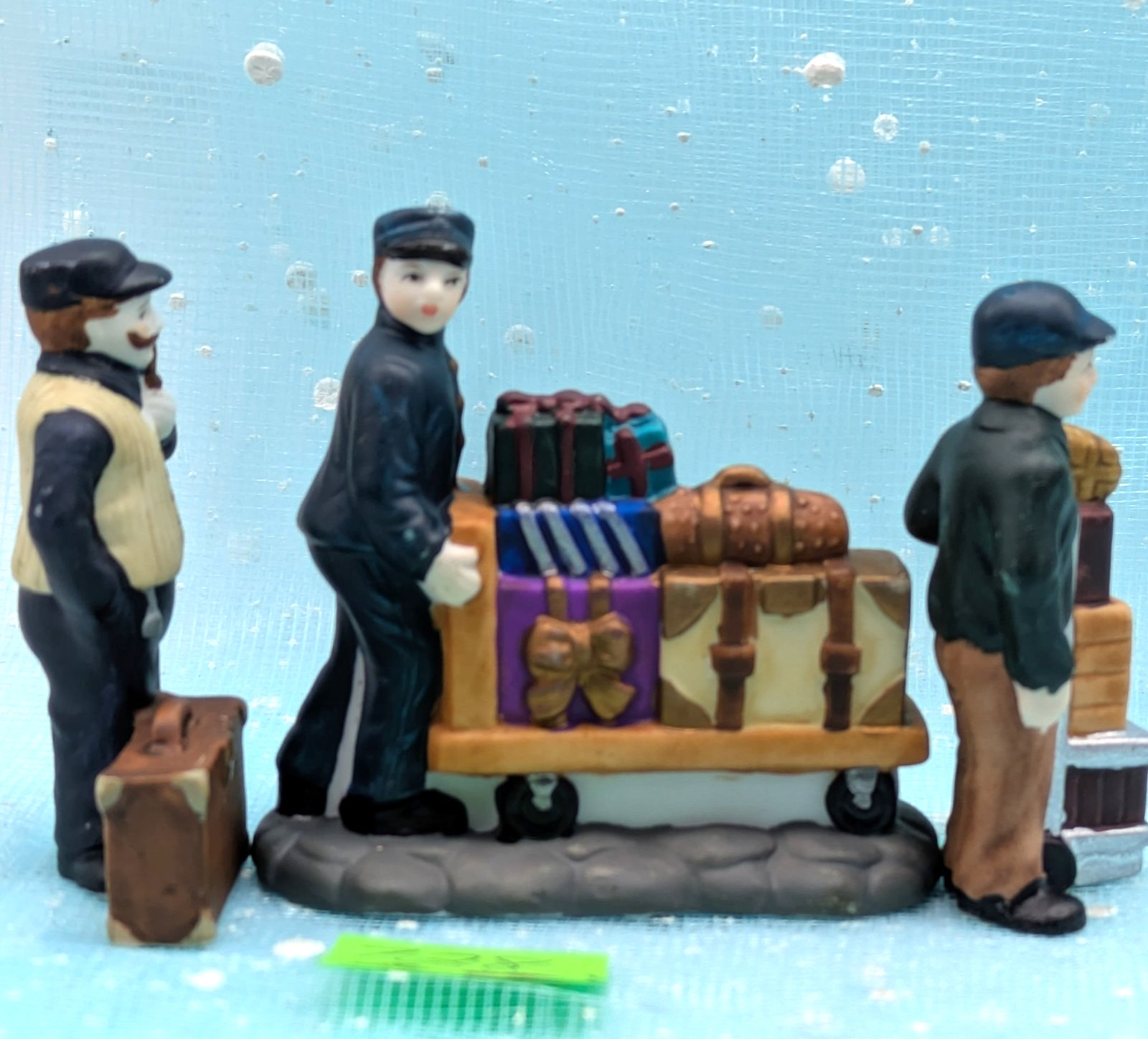 *PAINT LOSS Hershey’s Village baggage luggage porters porcelain LOOSE INV728