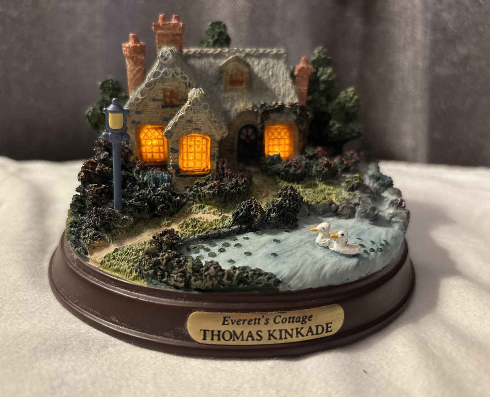 Thomas Kinkade “Everett’s Cottage” Lighted Cottage Collection