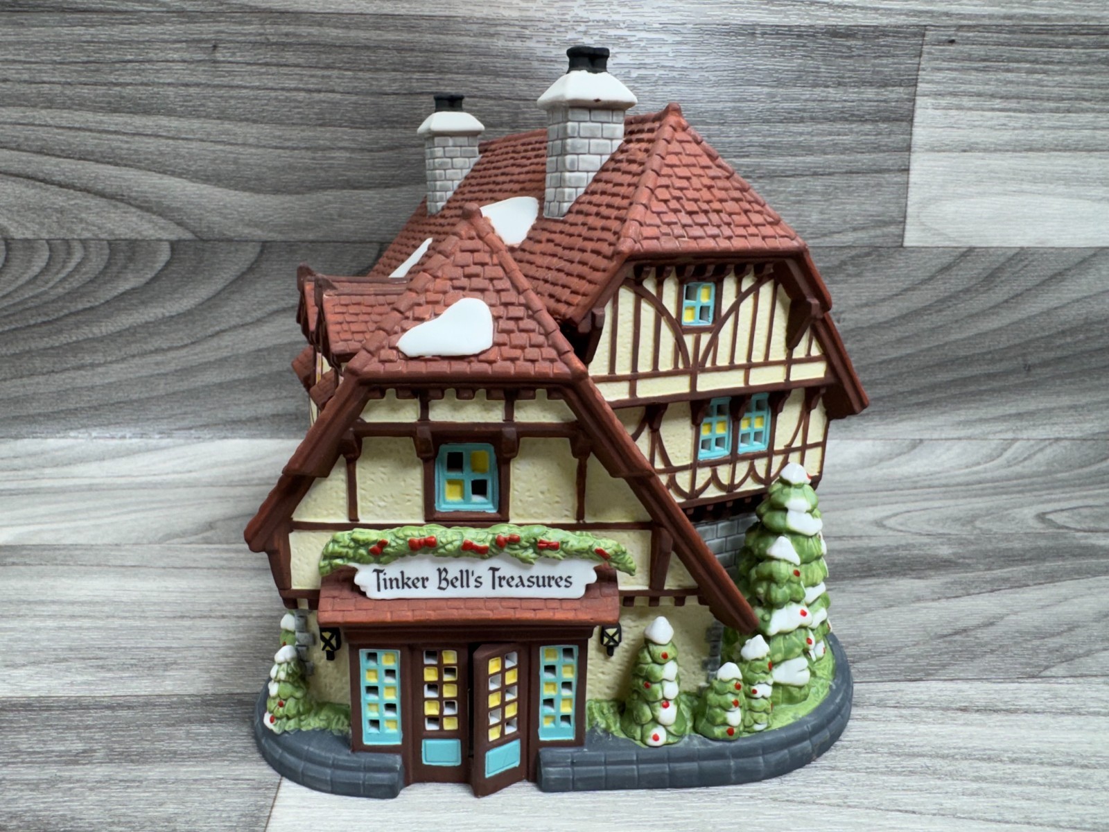 DEPARTMENT 56 DISNEY PARKS VILLAGE SERIES TINKER BELL’S TREASURES #882 – DEPT 56