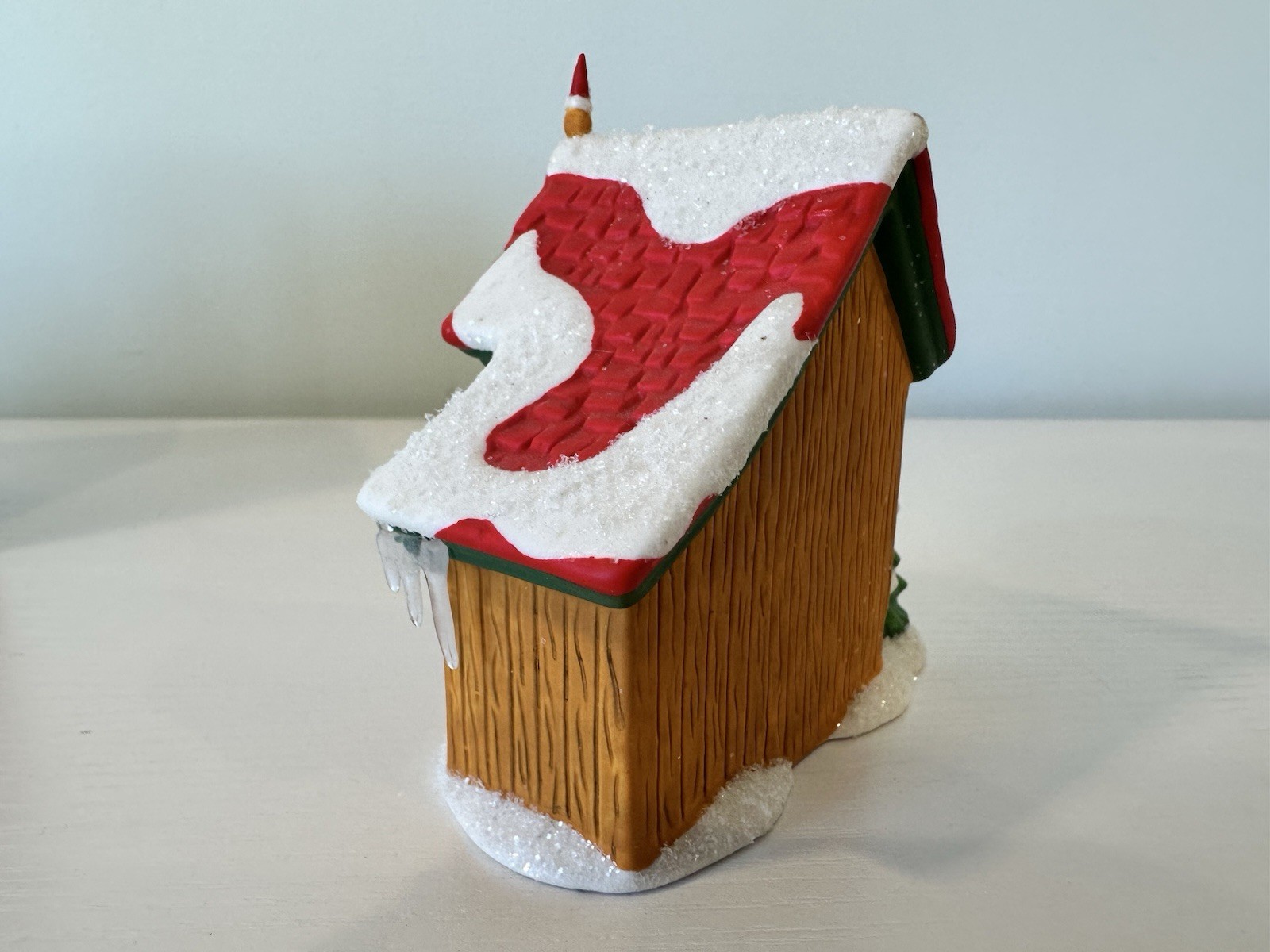 Department 56 North Pole Series – Up North Outhouse #800009