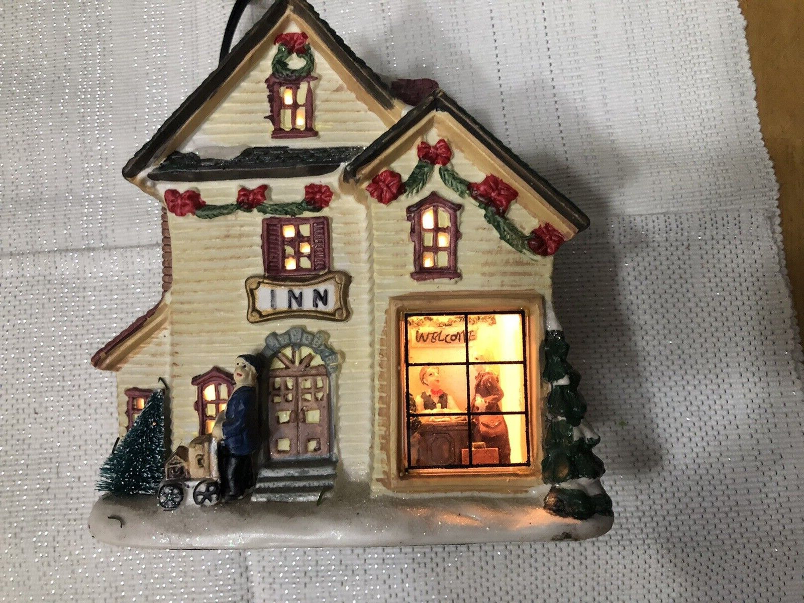 Christmas House (INN) Great Shape No Chips