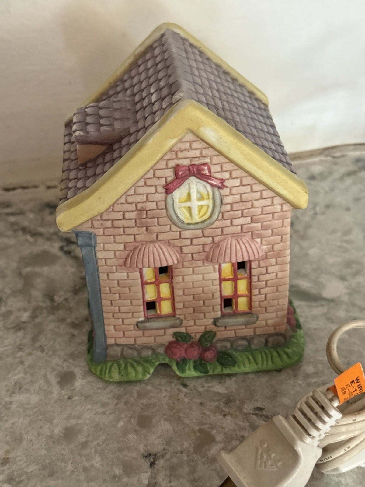 VTG 1993 Yi Cheing Spring Porcelain Ceramic Grocery Store Village Light Cottage