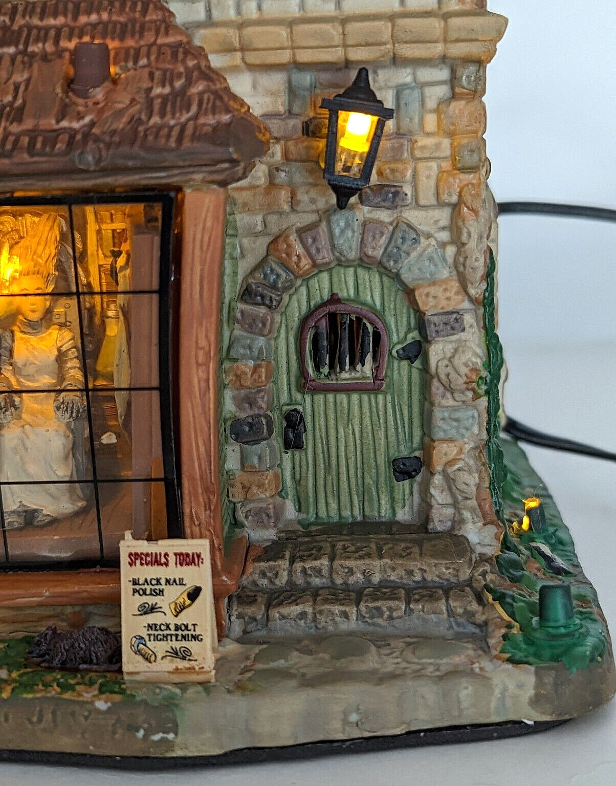 Lemax Spooky Town Franks Salon Frankenstein Hair Cut LED Sound Halloween Village