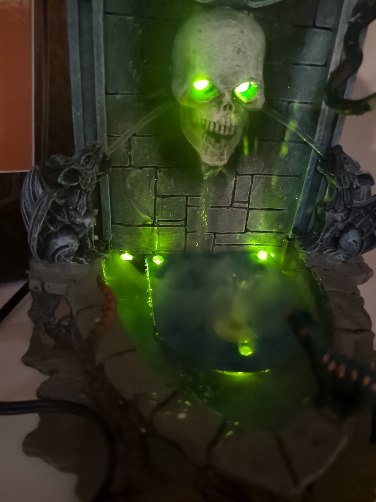 Lemax Spooky Town Halloween 2002 Haunted Fountain Skull Head #24731A Tested