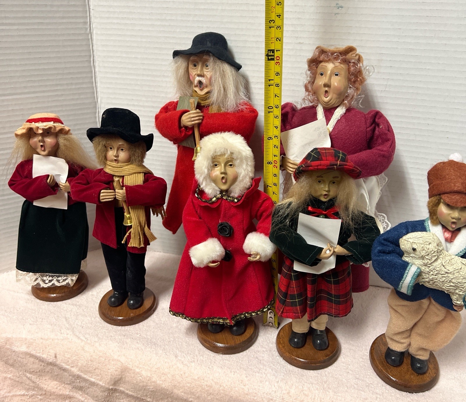 7 Santas Workbench Christmas Singing Carolers Display Posable Dolls Vintage