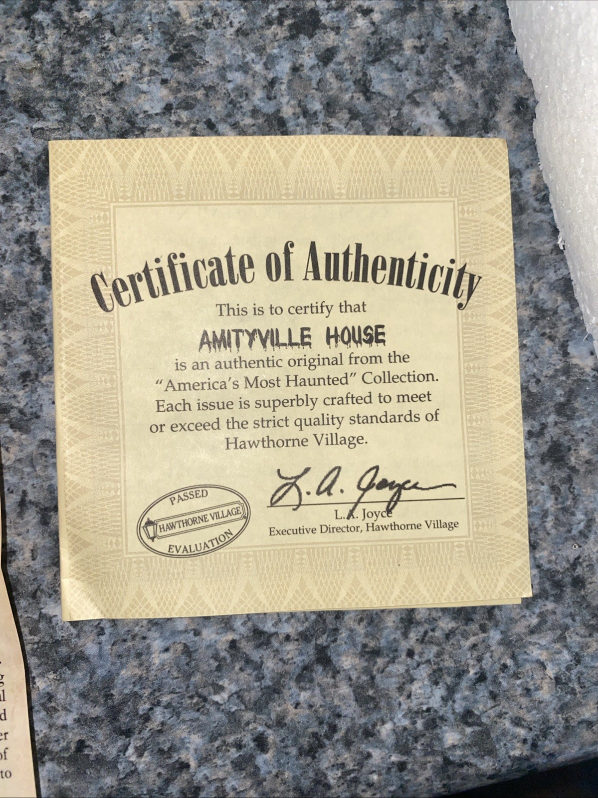 HAWTHORNE VILLAGE AMITYVILLE HOUSE AMERICA’S MOST HAUNTED COLLECTION LIGHT UP