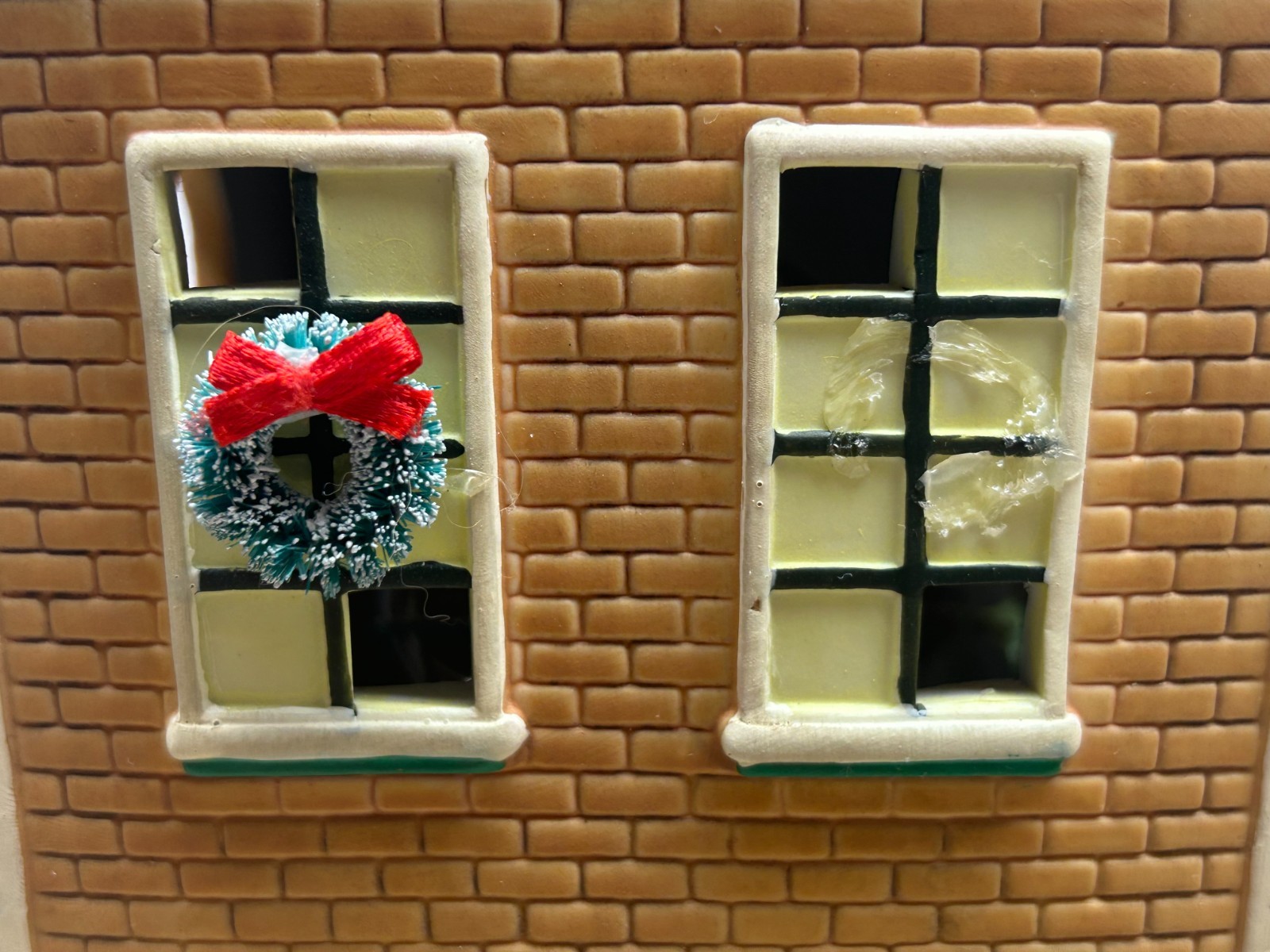 2005 Holiday Time Snow Village Ceramic Retro Theater With Color Changing Marquee