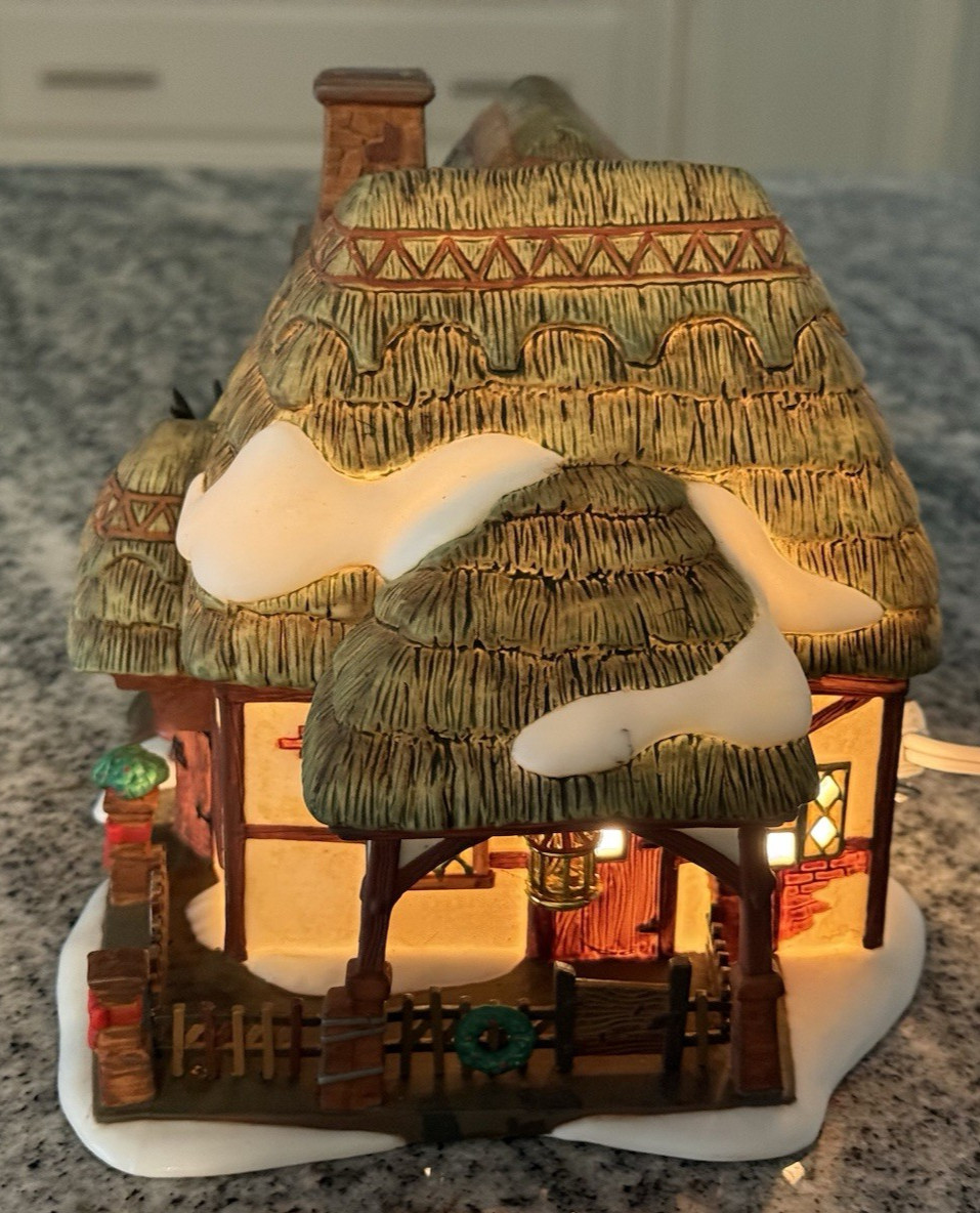 “CROOKED FENCE COTTAGE” Department 56 Dickens Village #5830