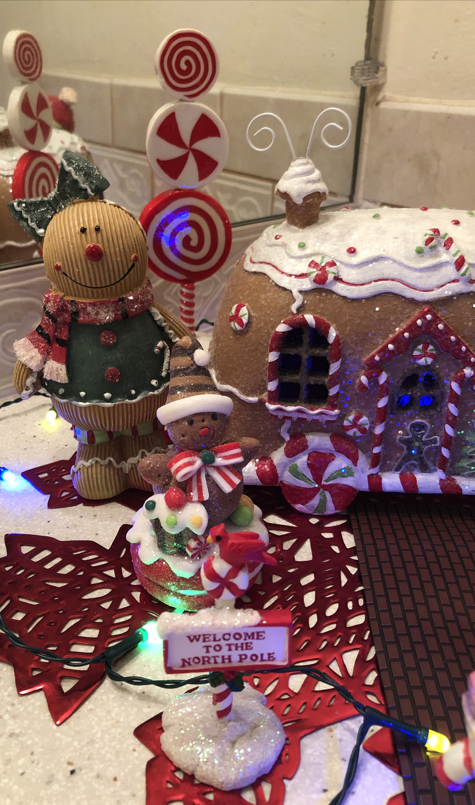 Gingerbread Light Up House Village 13 Pc Candy Cane Lane Cupcakes Lollipops 🍭