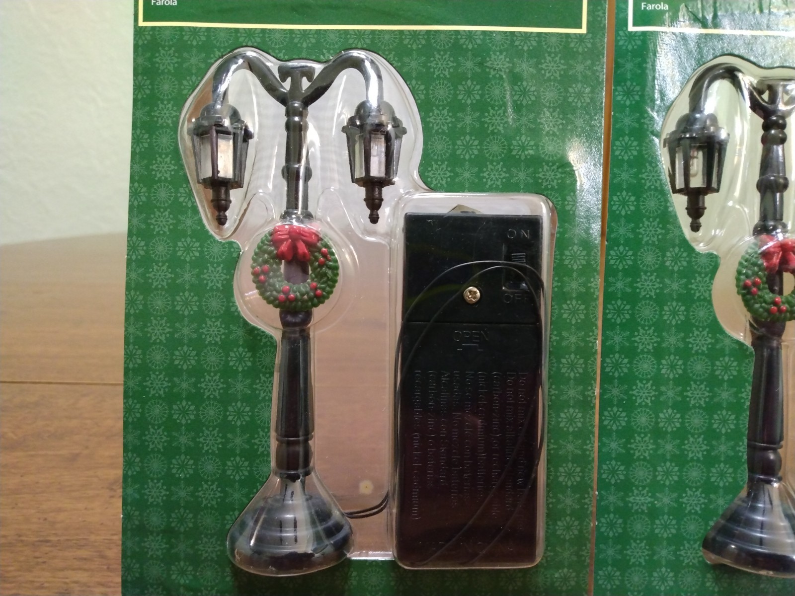 Holiday Time Lamp Posts (5″ TALL) New Lot of 2