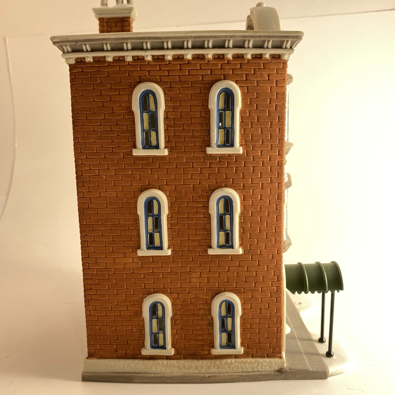Dept 56 Ivy Terrace Apartments Christmas in the City Series ( Missing 1 Awning)