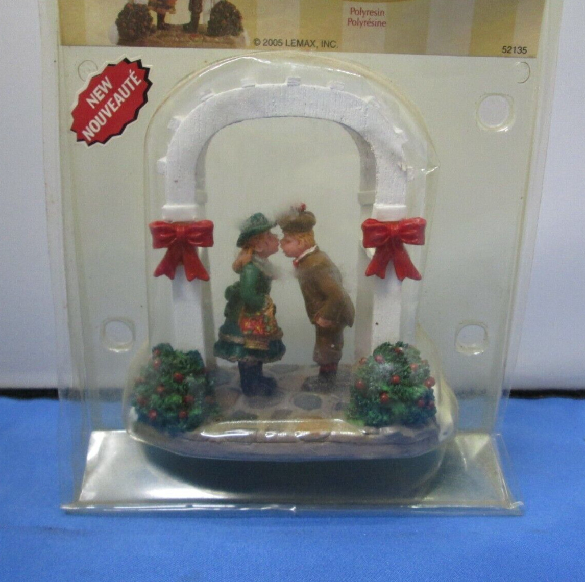 Lemax Village Collection MISTLETOE KISS Kissing Couple Figurine 53135 – NIP ~ J2