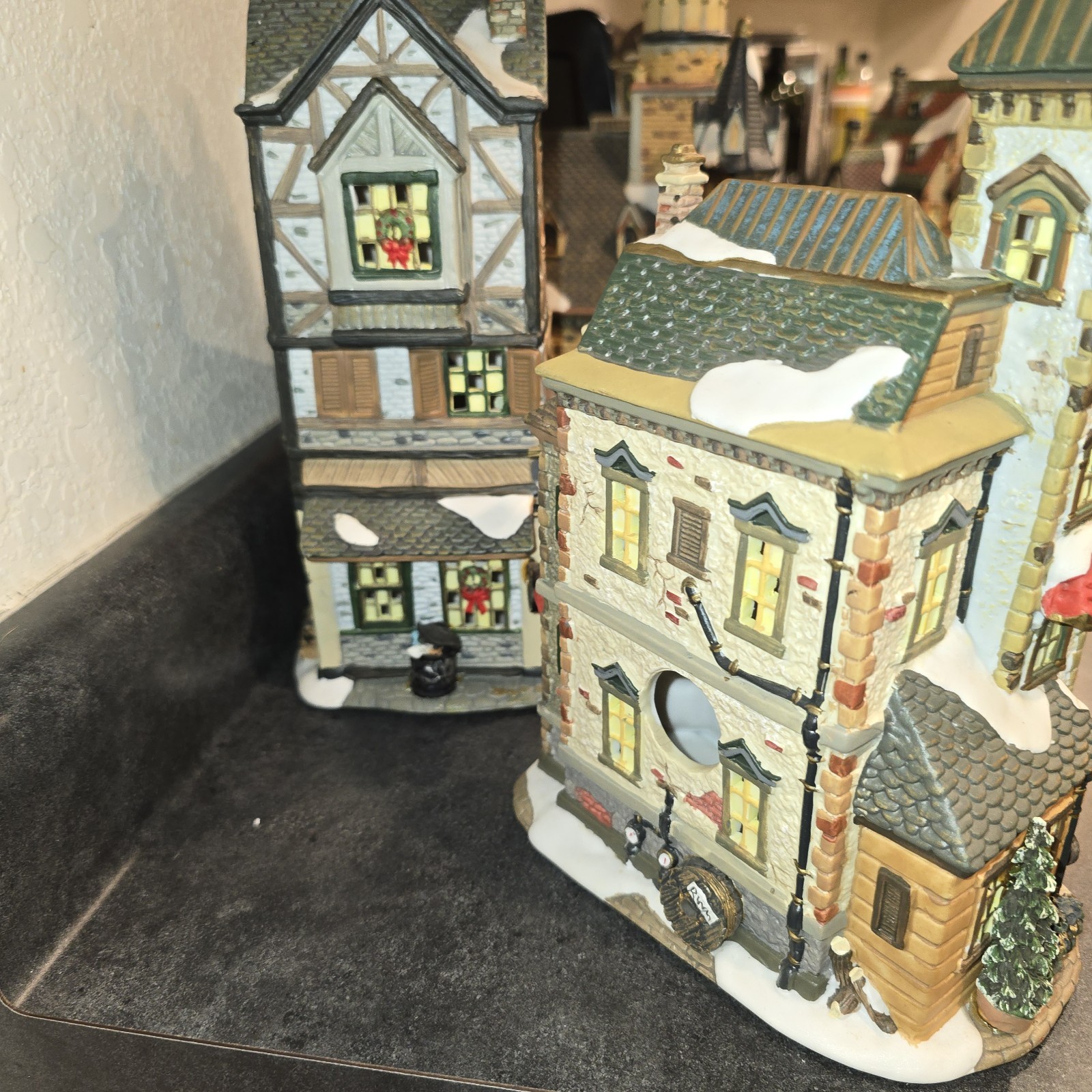 Grandeur Noel Fiber Optic Victorian Christmas Village 2002 Town Set Incomplete