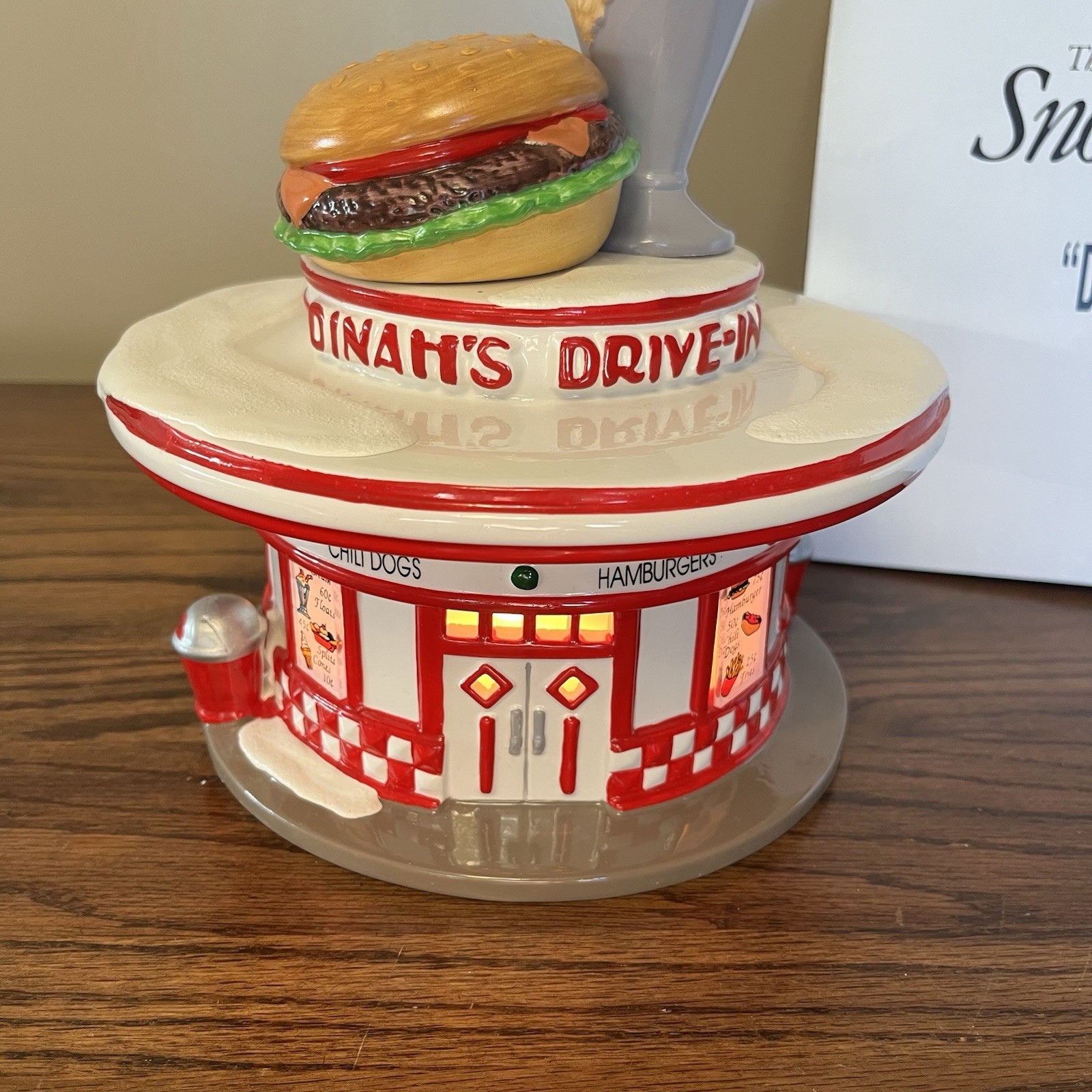 Dept 56 Dinah’s Drive in Restaurant Snow Village in box w/ Light 5447-0 Ceramic