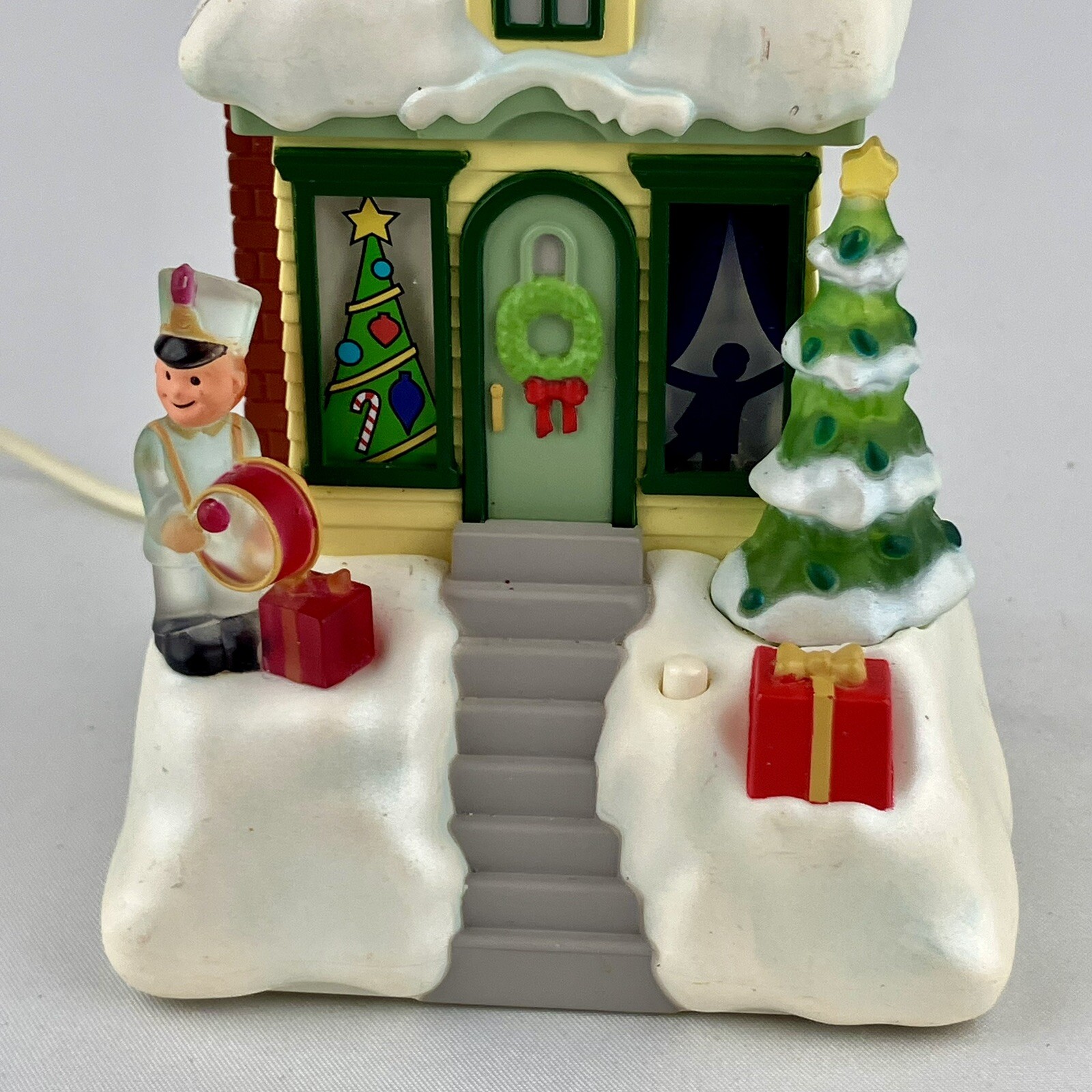 Hallmark Caroling Cottages JOY House Christmas Synchronized Music Lights 2009