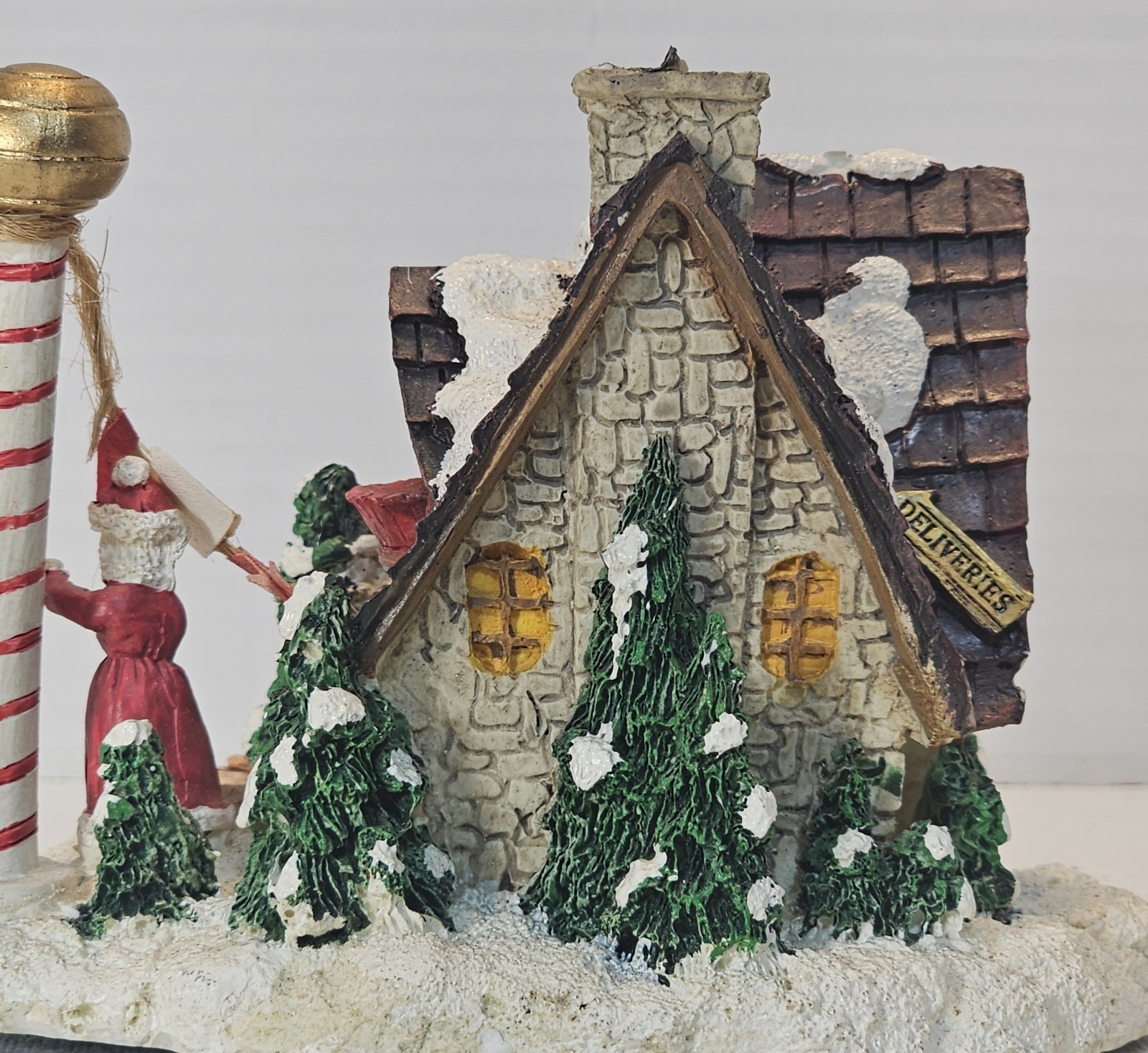 Vtg 1995 Santa’s Town- Post Office,Santa’s House,G.bread bakery. Reindeer Barn