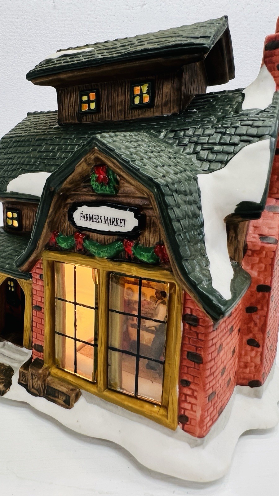 Christmas Delights Porcelain “Farmers Market” Lighted House Retired Excellent !