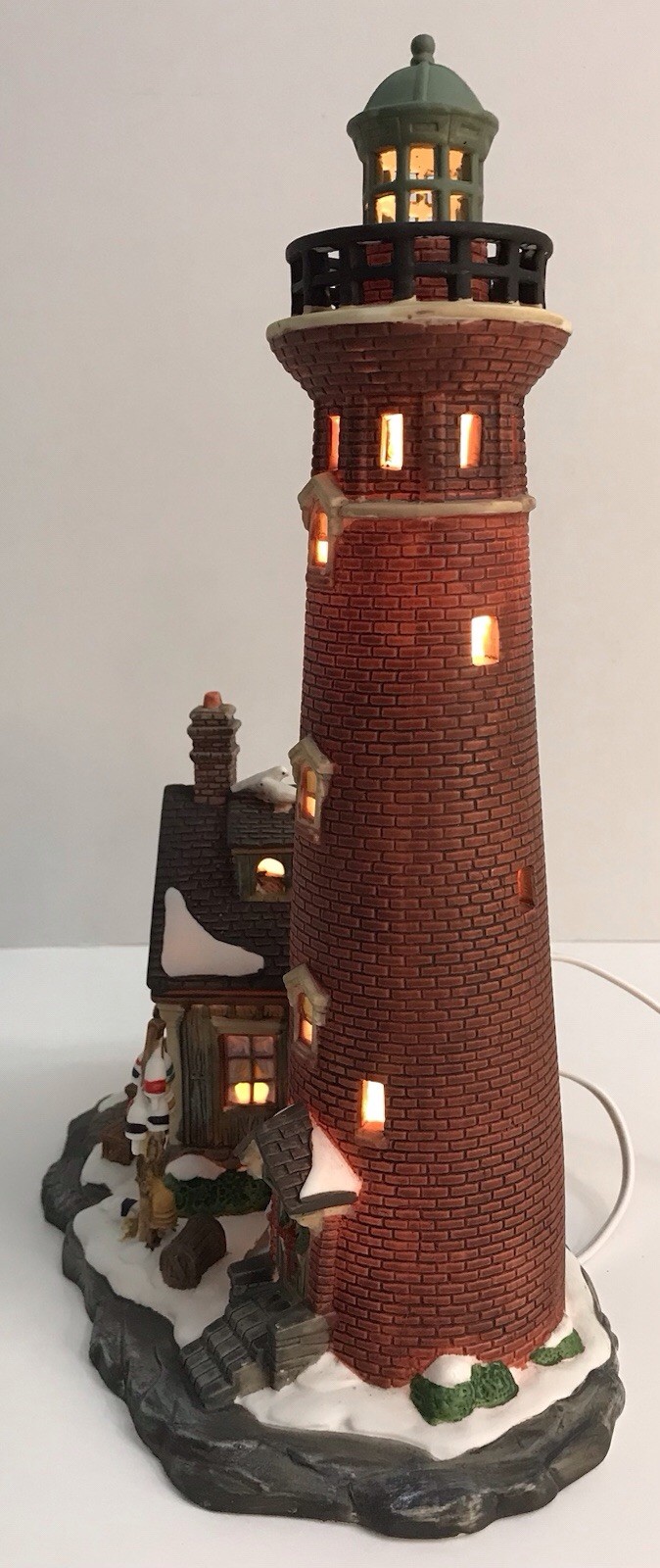 Santa’s Workbench ROCKY ISLAND Lighthouse Classic Series Christmas Village 2001
