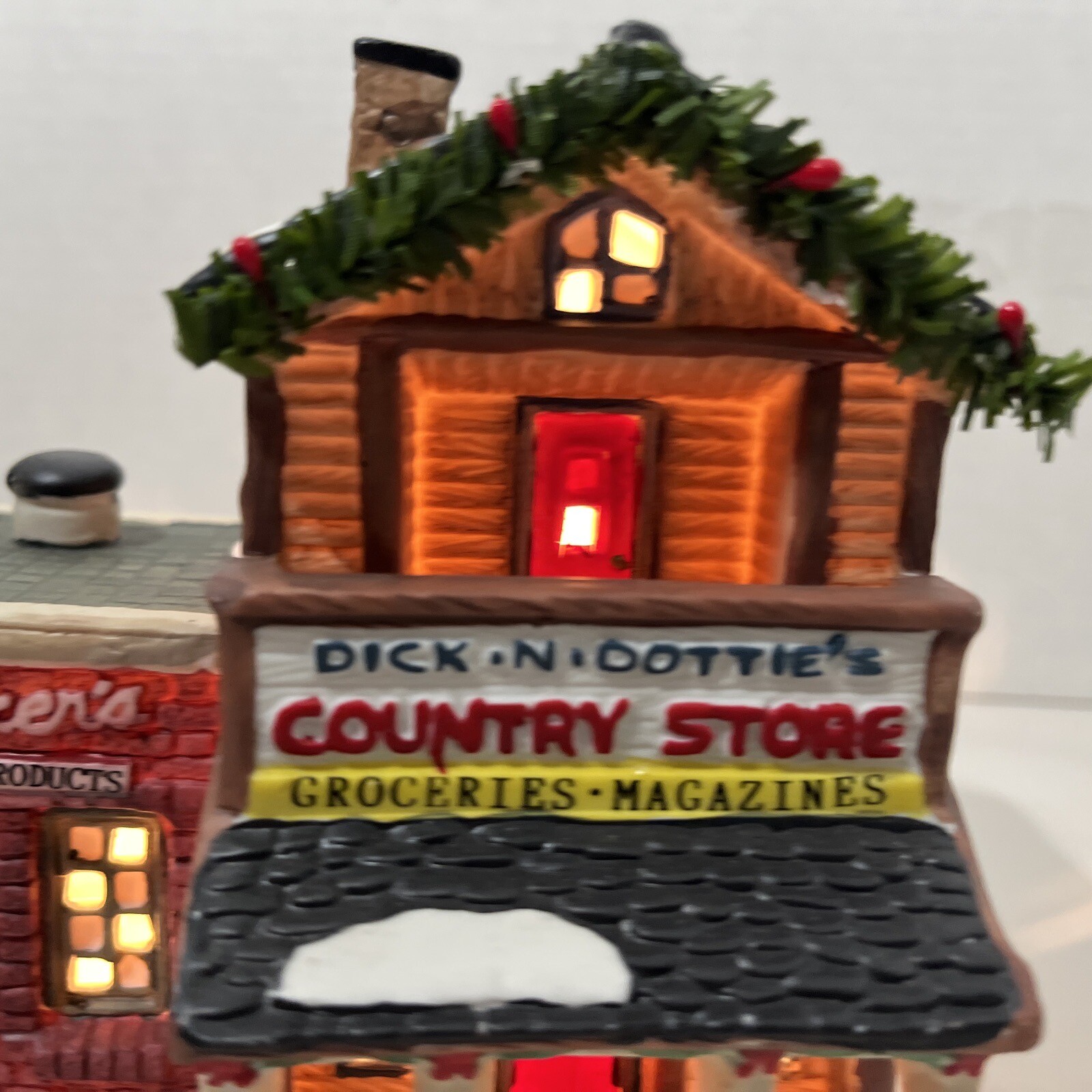 1995 Seasonal Specialties Dick&Dottie’s Country Store Village Illuminated 6×6 In