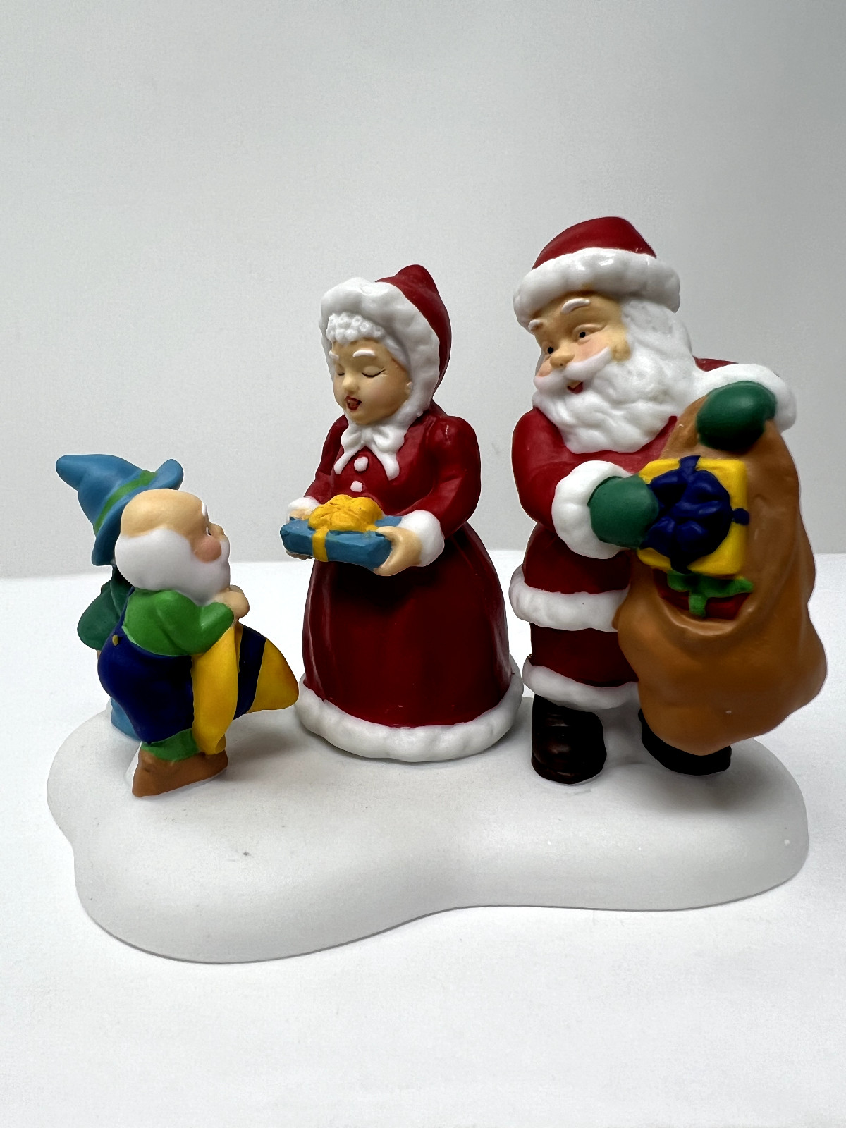Dept 56 North Pole Village Photo With Santa Car Wash Gifts From Santa 4 Sets