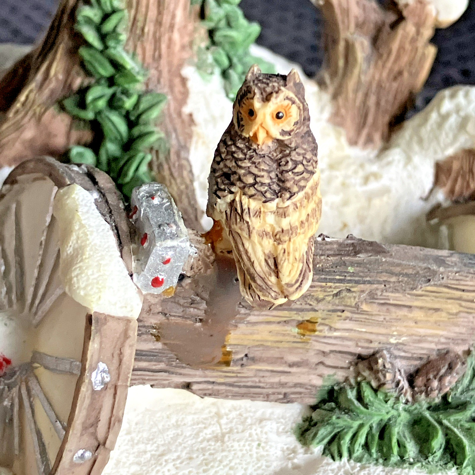 Dickens Collectibles 9.5″ Tree with Wheels And Owl Resin W/ Box 1998