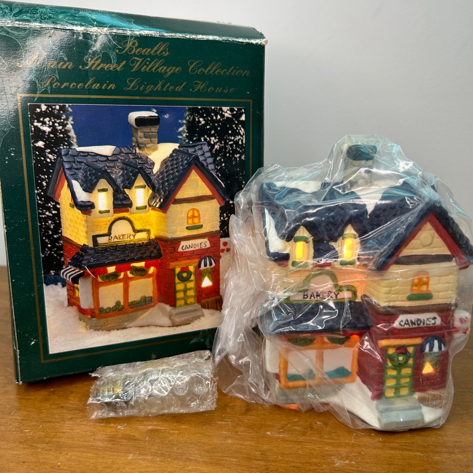1996 Enesco Bealls Main Street Village Bakery Candies Store Christmas Porcelain