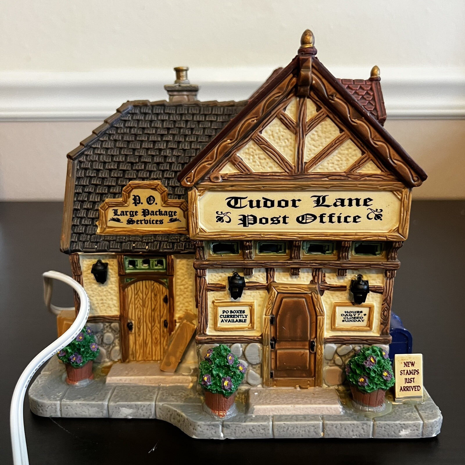 Lemax Tudor Lane Post Office Lighted 2013 Ceramic Christmas Village Cottage