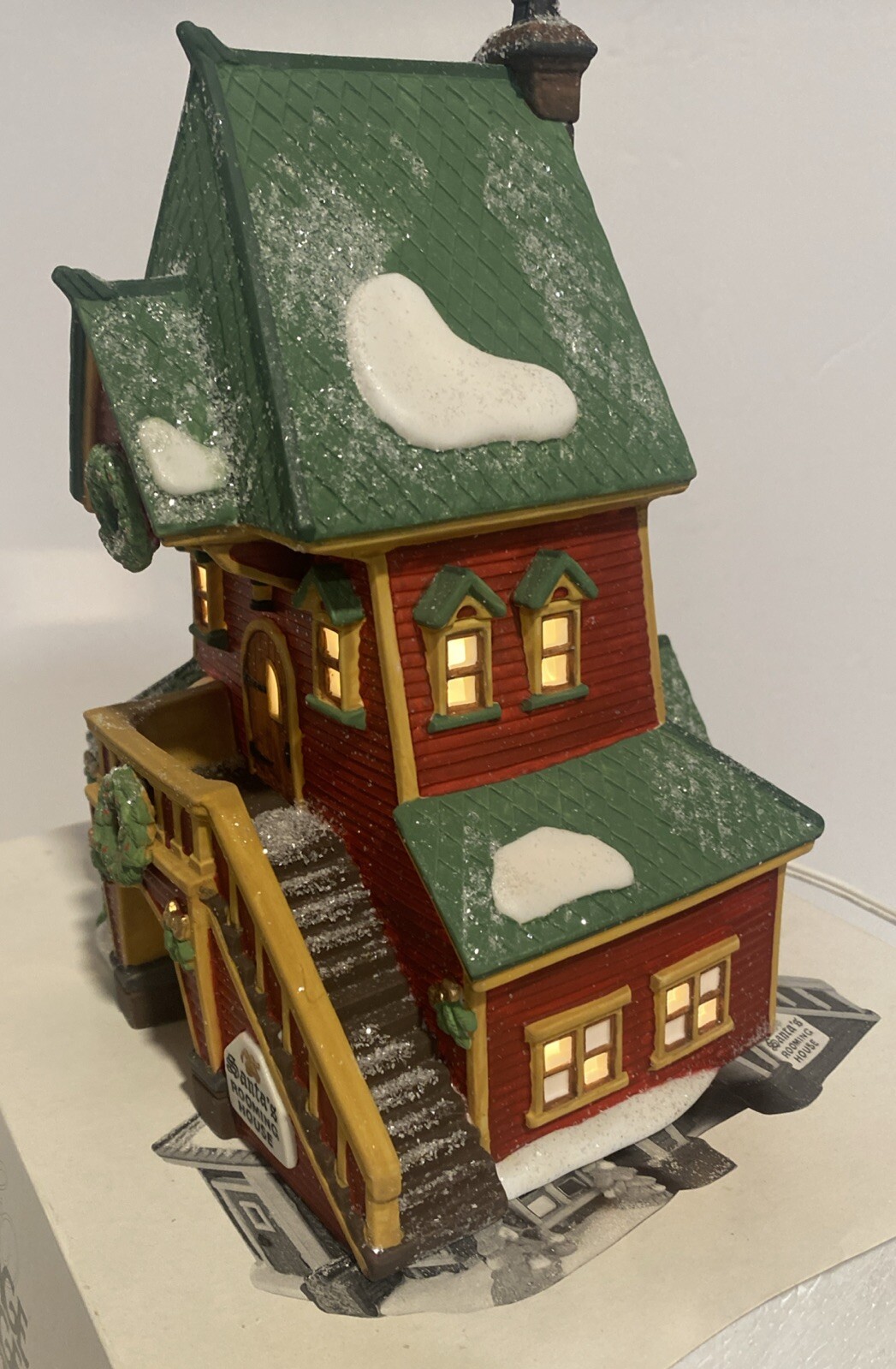 Department 56 North Pole Santas Rooming House #56386 1995 RETIRED w/Box