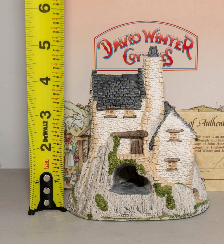 David Winter Cottages -1986 West Country Collection TAMAR COTTAGE w/ Box & COA