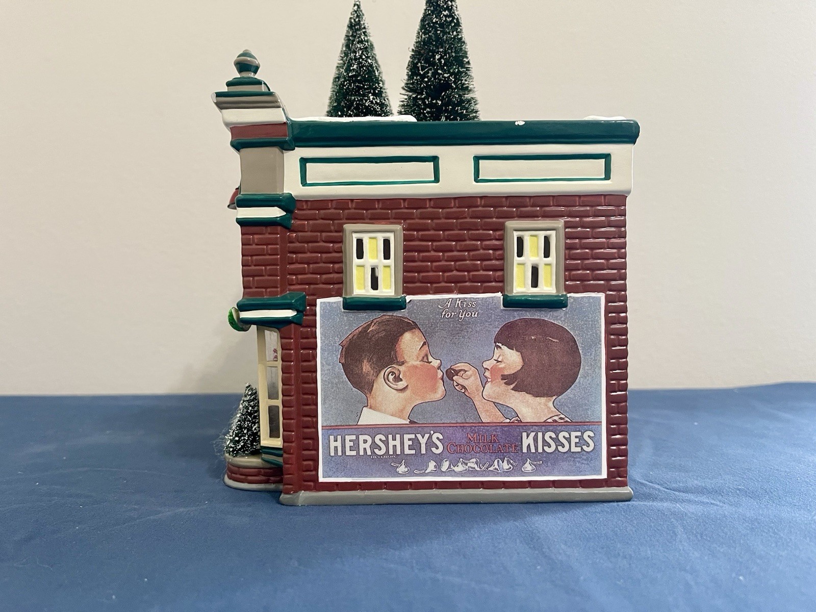 RETIRED! Dept 56 54913 Hershey Chocolate Shop Candy Store Christmas Snow Read