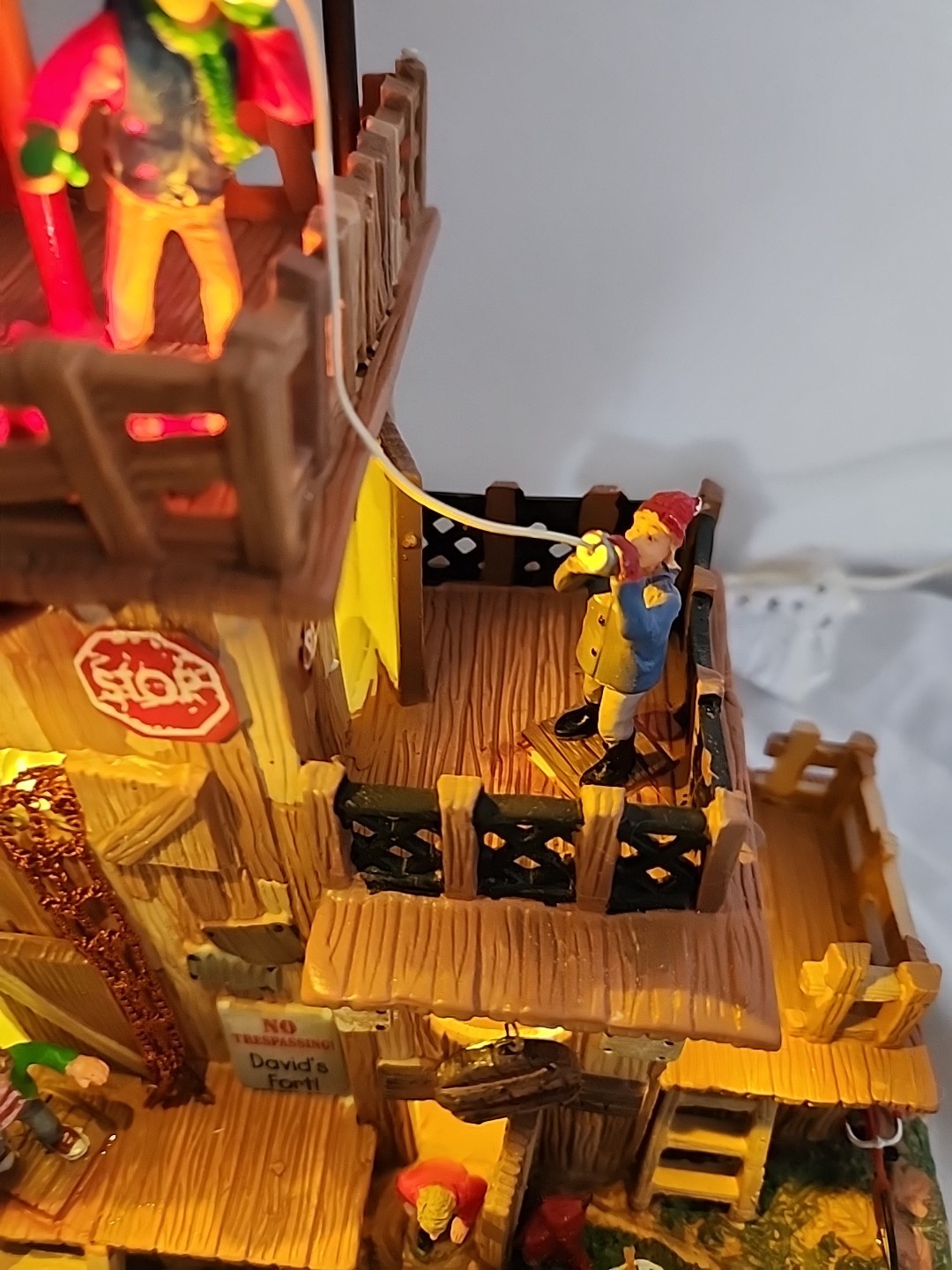 LEMAX Signature David’s Fort #04218 Lighted Holiday Porcelain Village Scene